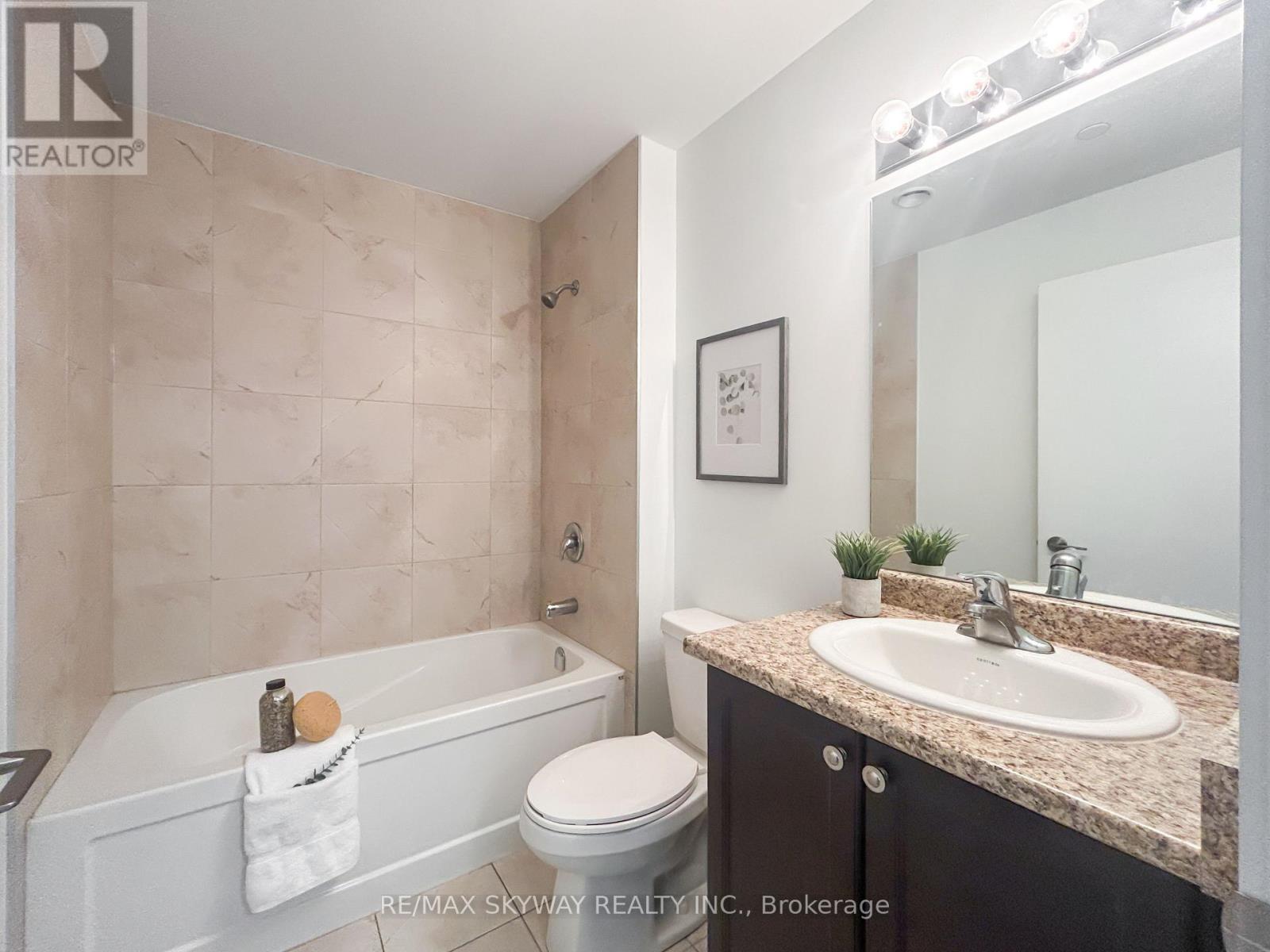 306 - 600 North Service Road, Hamilton, Ontario  L8E 0L2 - Photo 18 - X12904616