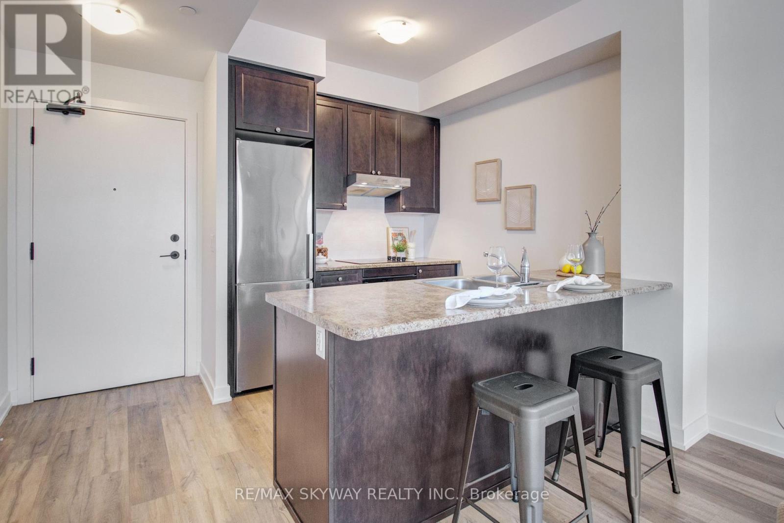 306 - 600 North Service Road, Hamilton, Ontario  L8E 0L2 - Photo 19 - X12904616