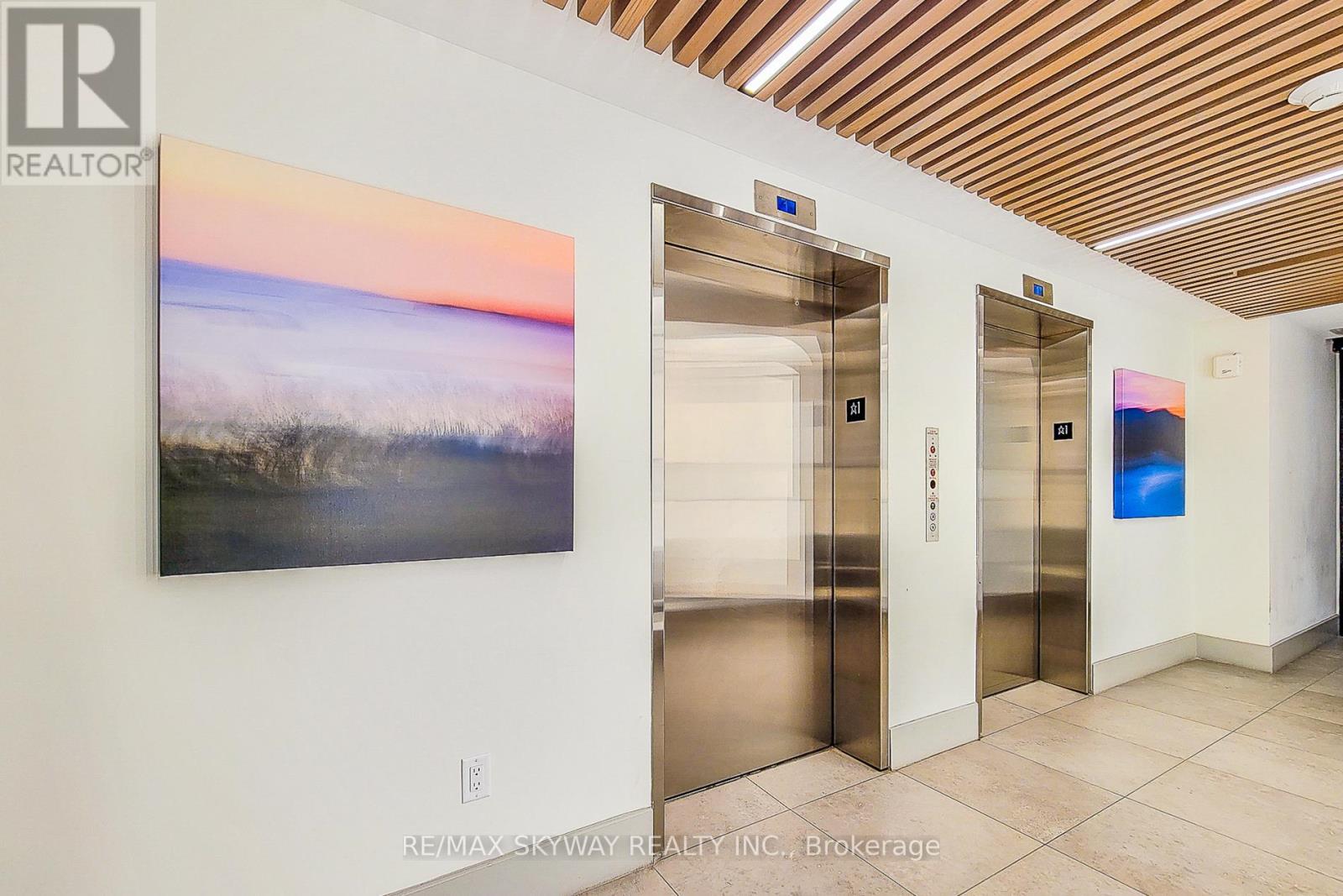 306 - 600 North Service Road, Hamilton, Ontario  L8E 0L2 - Photo 3 - X12904616