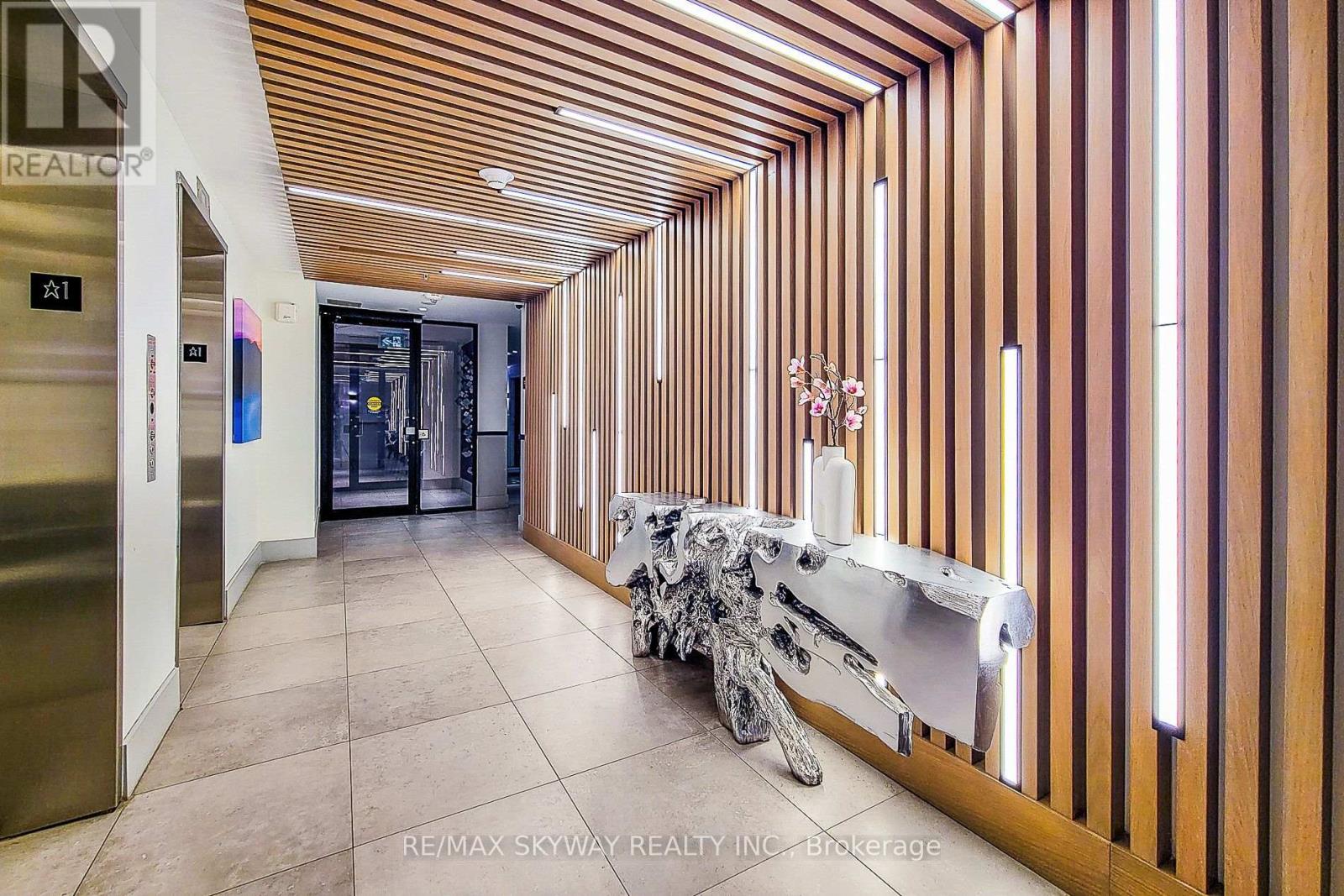 306 - 600 North Service Road, Hamilton, Ontario  L8E 0L2 - Photo 4 - X12904616