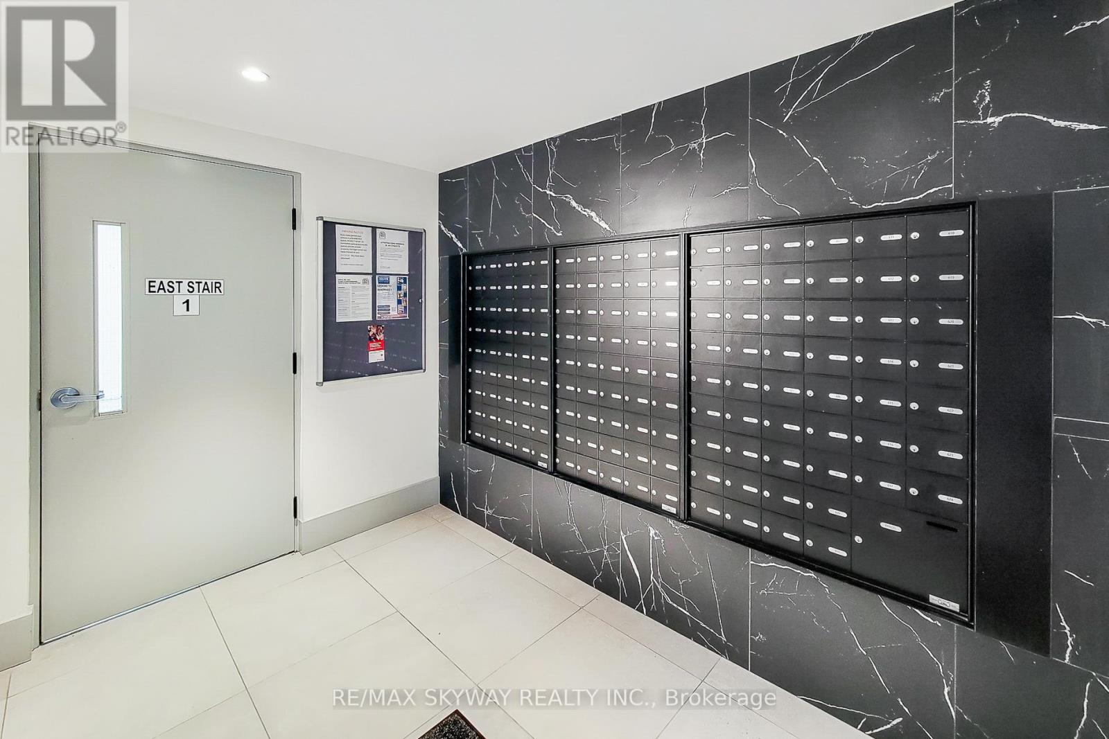 306 - 600 North Service Road, Hamilton, Ontario  L8E 0L2 - Photo 6 - X12904616