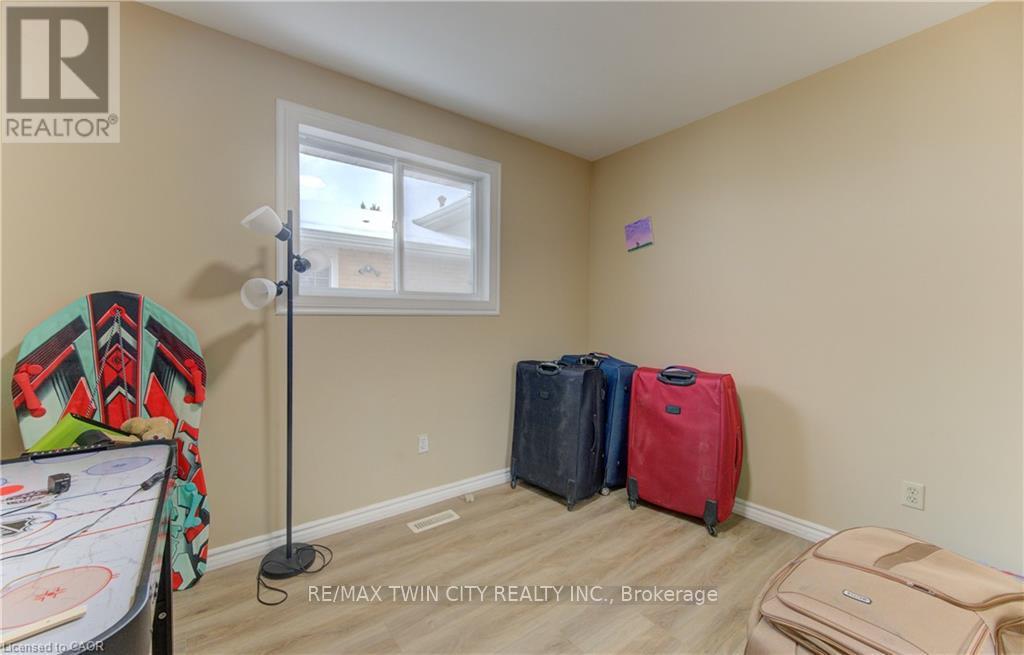 110 Hazelglen Drive, Kitchener, Ontario  N2M 2E5 - Photo 16 - X12904638