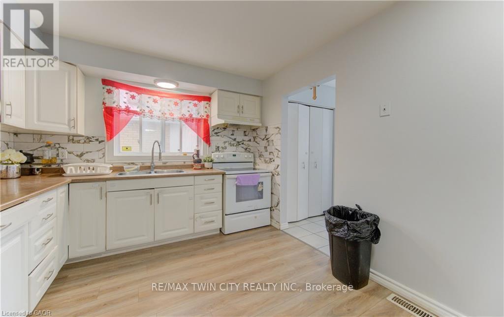 110 Hazelglen Drive, Kitchener, Ontario  N2M 2E5 - Photo 9 - X12904638