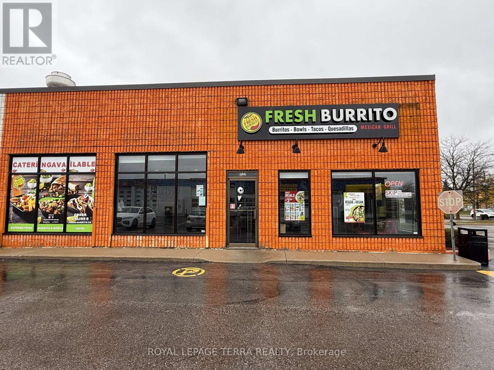 A - 652 Fairway Road S, Kitchener, Ontario  N2C 1X3 - Photo 2 - X12904686