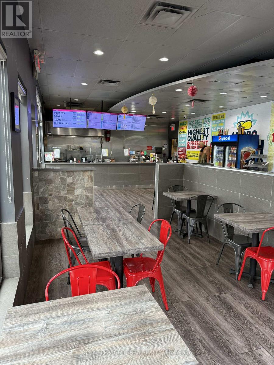 A - 652 Fairway Road S, Kitchener, Ontario  N2C 1X3 - Photo 5 - X12904686