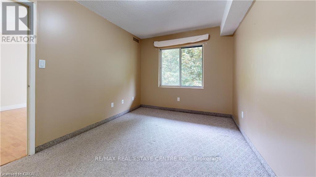 403 - 15 Hofstetter Avenue, Kitchener, Ontario  N2A 3Z7 - Photo 10 - X12904716