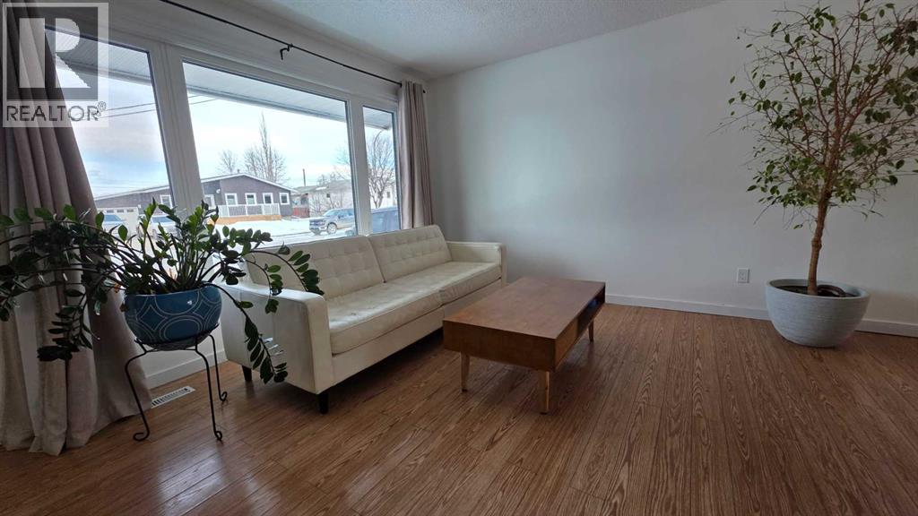 525 4 Avenue, Fox Creek, Alberta  T0H 1P0 - Photo 7 - A2294653