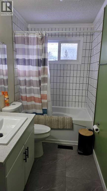 525 4 Avenue, Fox Creek, Alberta  T0H 1P0 - Photo 9 - A2294653