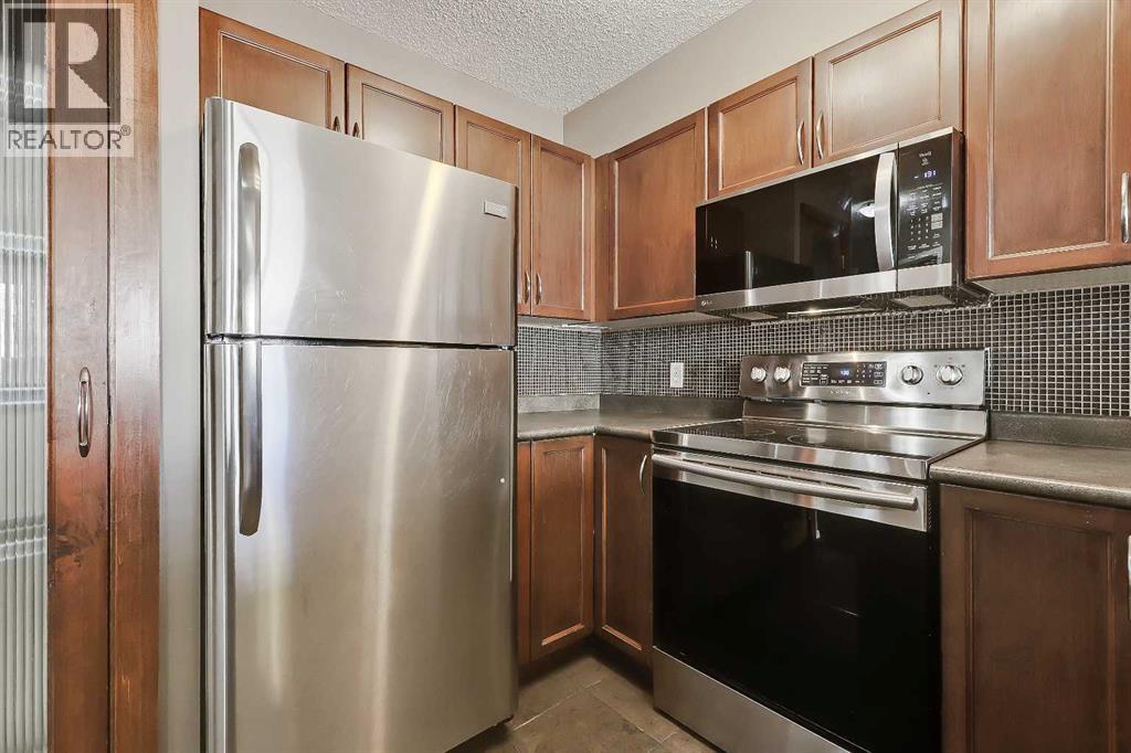 161 Eversyde Common Sw, Calgary, Alberta  T2Y 4Z5 - Photo 6 - A2285414