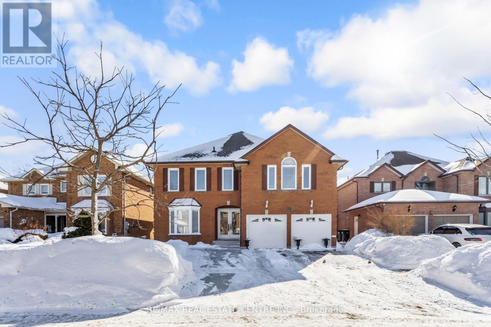 11 MOOREHEAD CRESCENT, Brampton, Ontario