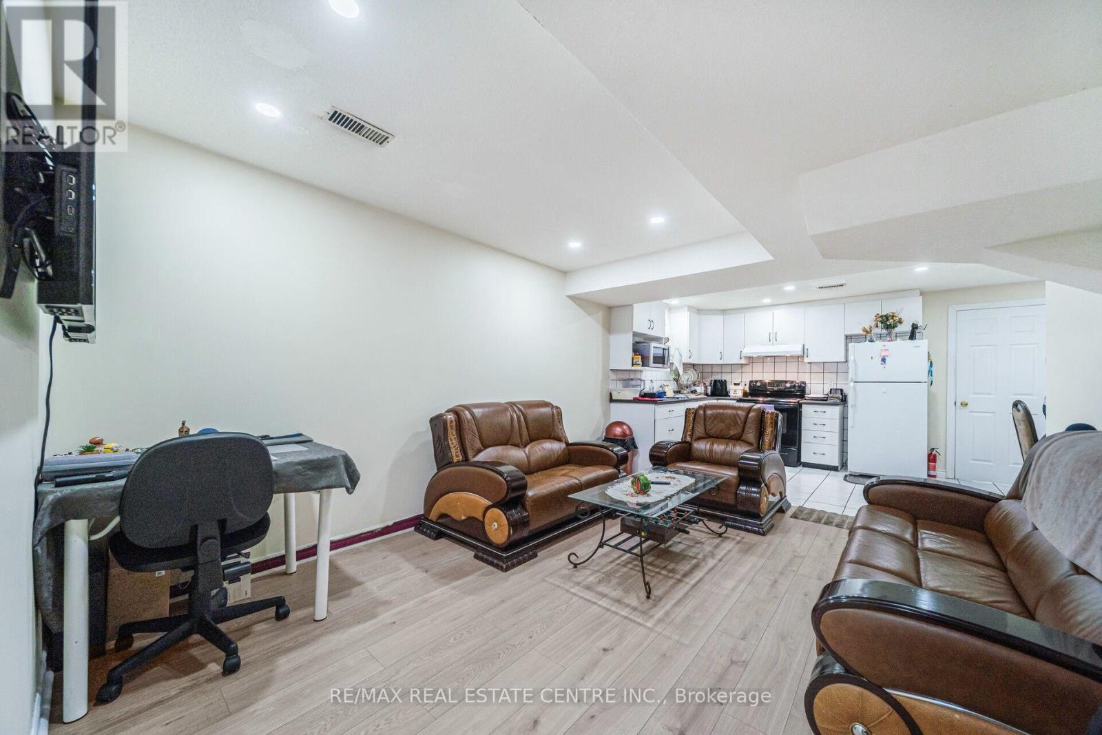 11 Moorehead Crescent, Brampton, Ontario  L6Z 4K6 - Photo 40 - W12861298