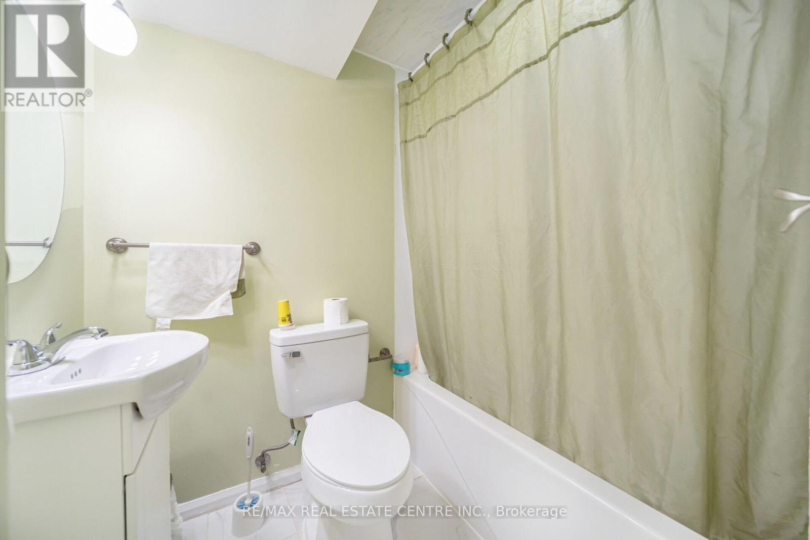 11 Moorehead Crescent, Brampton, Ontario  L6Z 4K6 - Photo 46 - W12861298