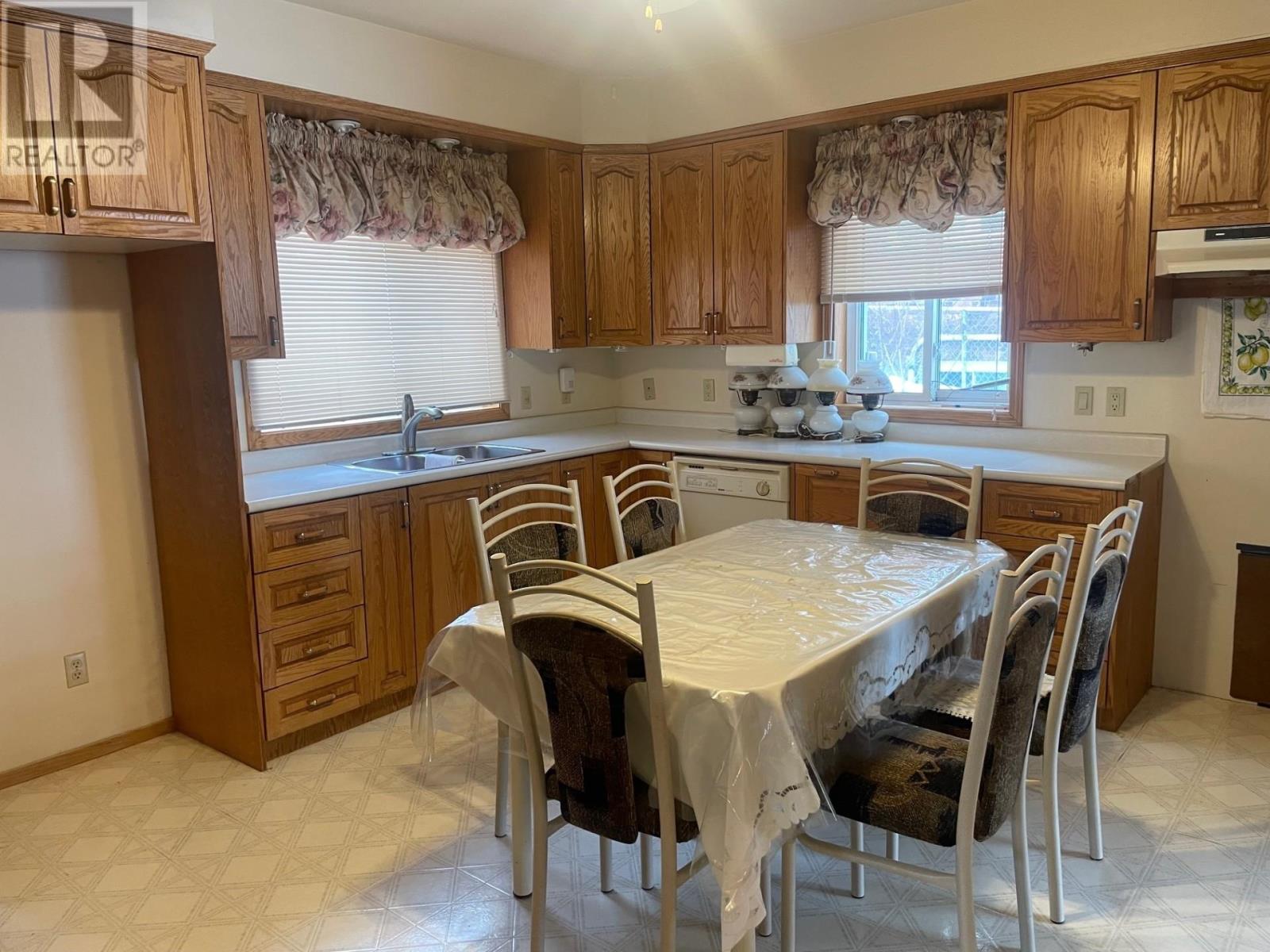 229 Villa St, Thunder Bay, Ontario  P7A 3Y1 - Photo 3 - TB2600373