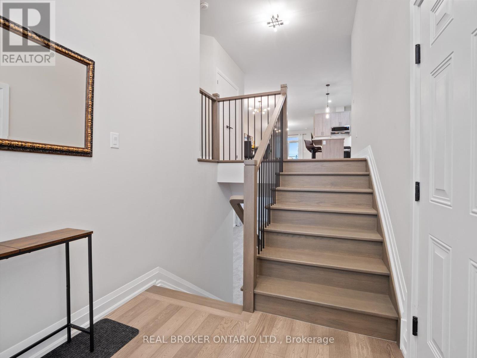 230 Knoll Street, Port Colborne, Ontario  L3K 5B6 - Photo 5 - X12904812