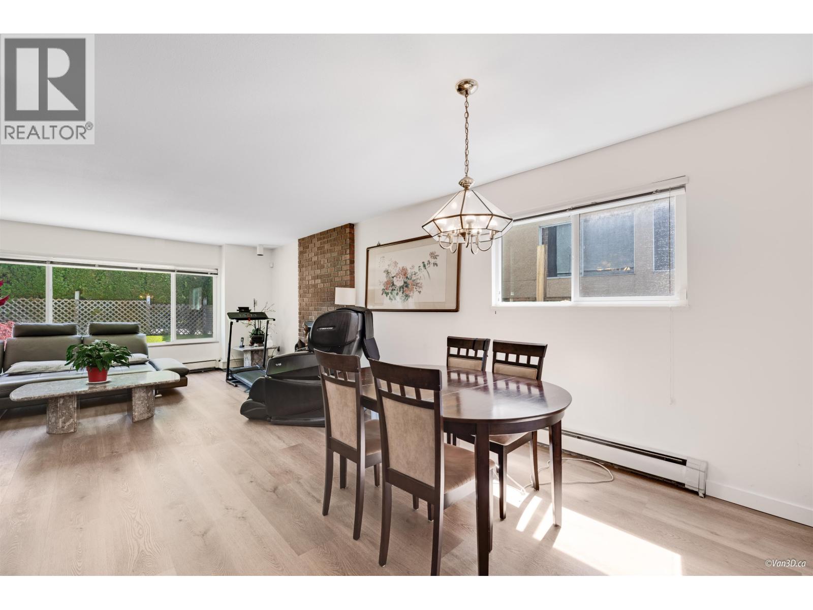 8607 Selkirk Street, Vancouver, British Columbia  V6P 4J2 - Photo 2 - R3101970