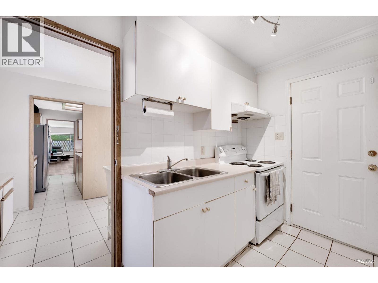 8607 Selkirk Street, Vancouver, British Columbia  V6P 4J2 - Photo 7 - R3101970