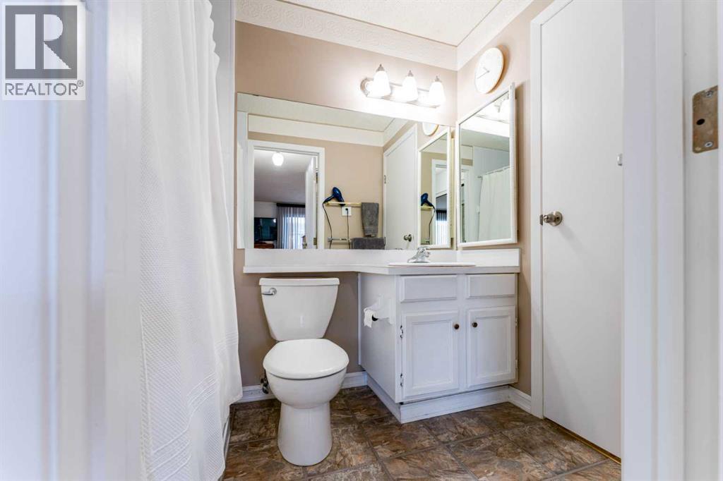 320 Midpark Gardens Se, Calgary, Alberta  T2X 1T3 - Photo 35 - A2293824