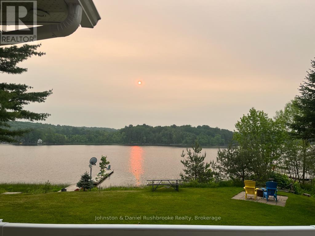 1075 Sandwood Drive, Muskoka Lakes, Ontario  P0B 1M0 - Photo 2 - X12904798