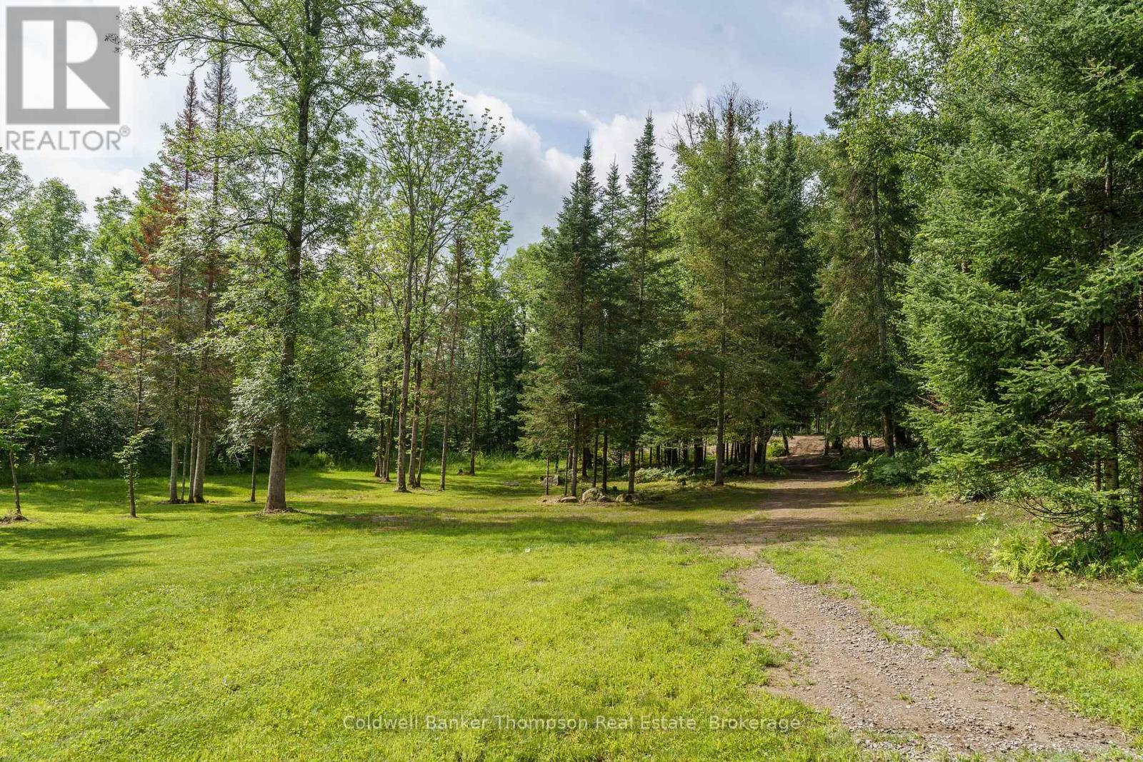 <div class="slider-price">$279,000</div><p>0 520 Highway, Magnetawan, Ontario</p>