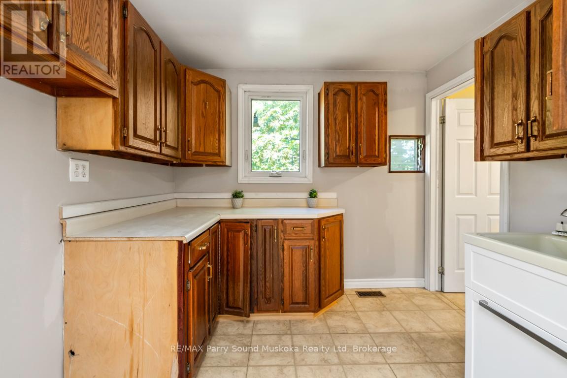 149 William, Parry Sound, Ontario  P2A 1W3 - Photo 24 - X12904818