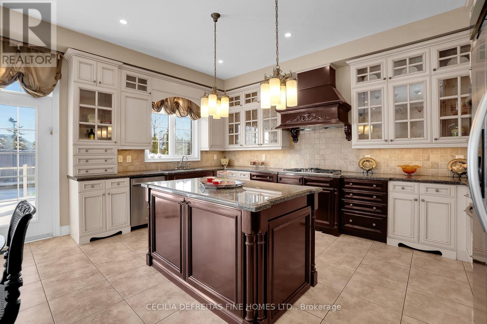 11 Beauvista Court, Vaughan, Ontario  L4H 3G6 - Photo 10 - N12904758