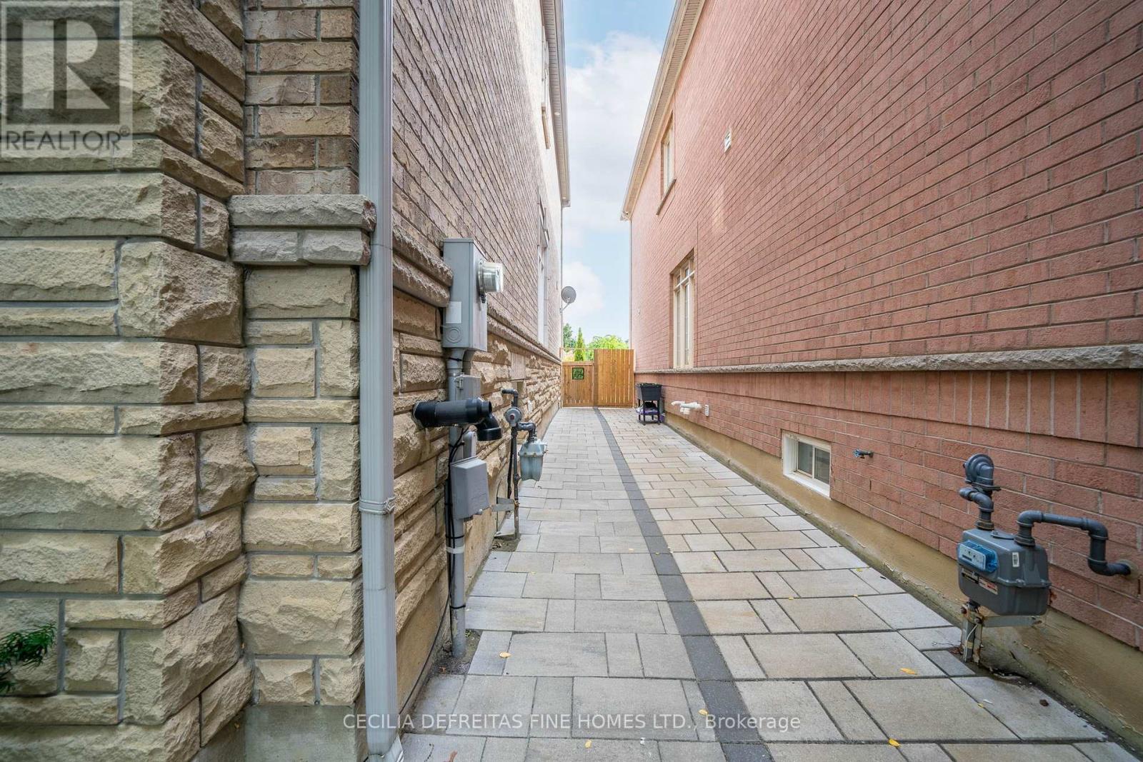 11 Beauvista Court, Vaughan, Ontario  L4H 3G6 - Photo 32 - N12904758