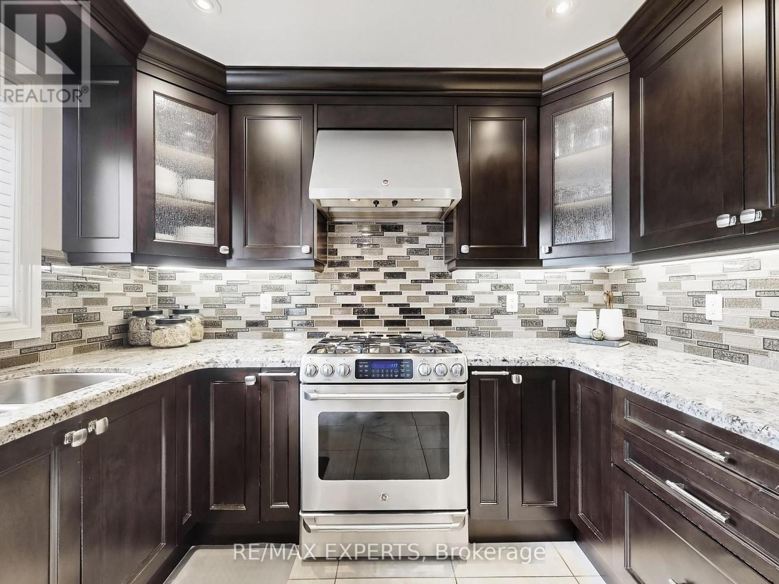 151 Veneto Drive, Vaughan, Ontario  L4L 8X6 - Photo 14 - N12904790