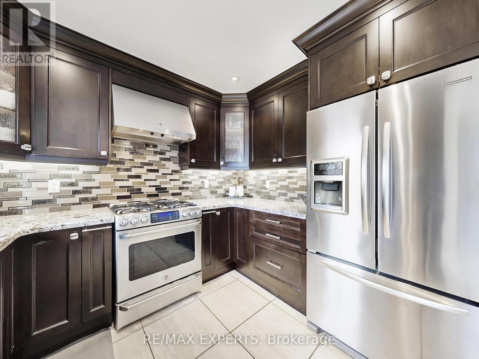 151 Veneto Drive, Vaughan, Ontario  L4L 8X6 - Photo 15 - N12904790