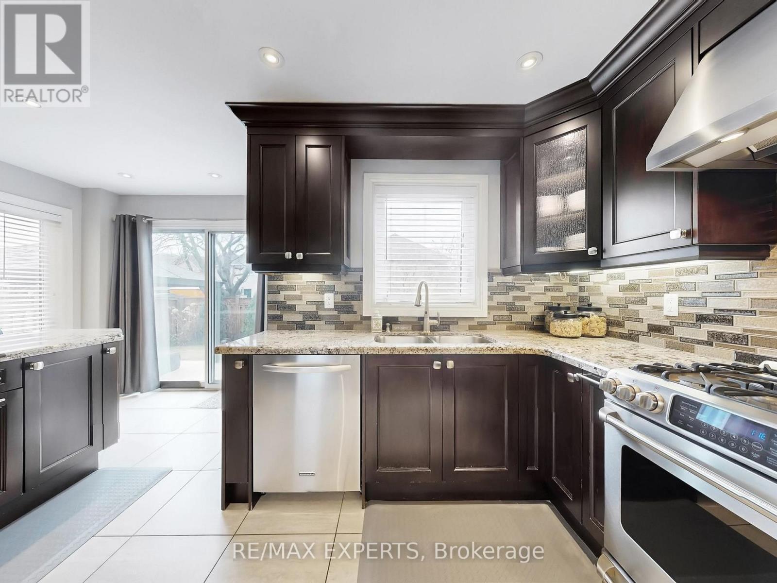 151 Veneto Drive, Vaughan, Ontario  L4L 8X6 - Photo 18 - N12904790