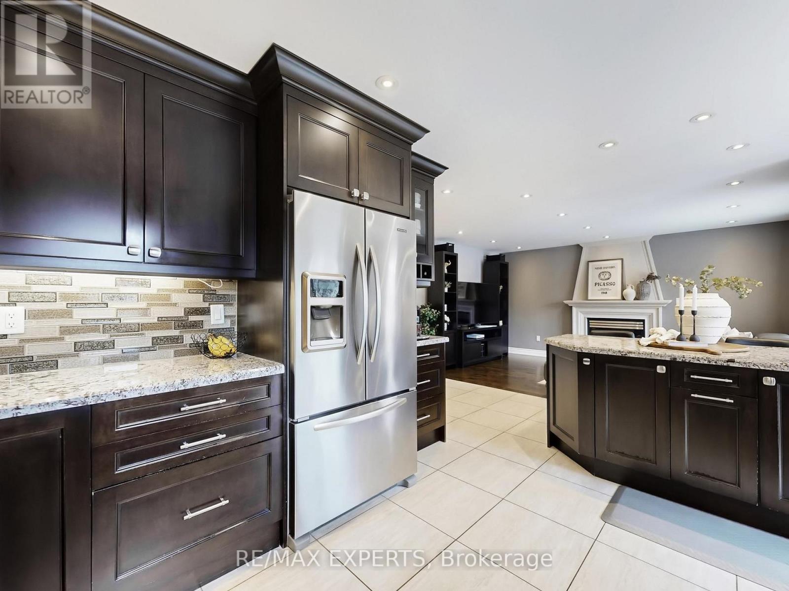 151 Veneto Drive, Vaughan, Ontario  L4L 8X6 - Photo 19 - N12904790