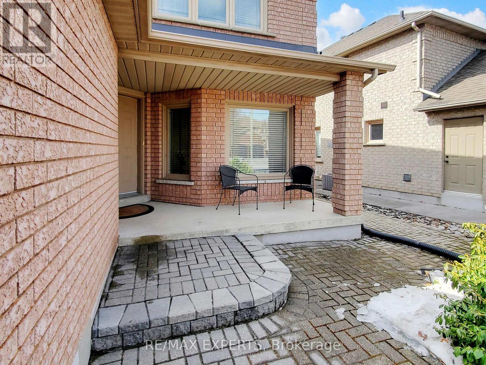 151 Veneto Drive, Vaughan, Ontario  L4L 8X6 - Photo 3 - N12904790
