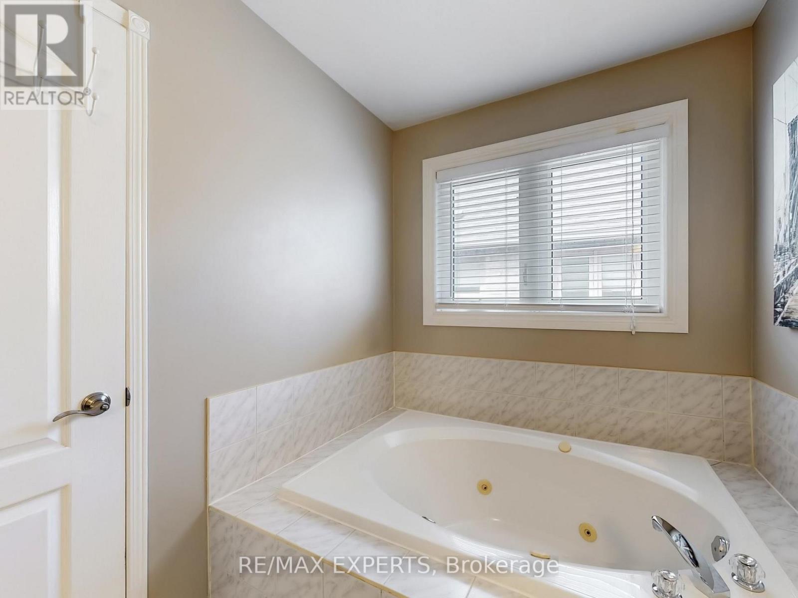 151 Veneto Drive, Vaughan, Ontario  L4L 8X6 - Photo 31 - N12904790