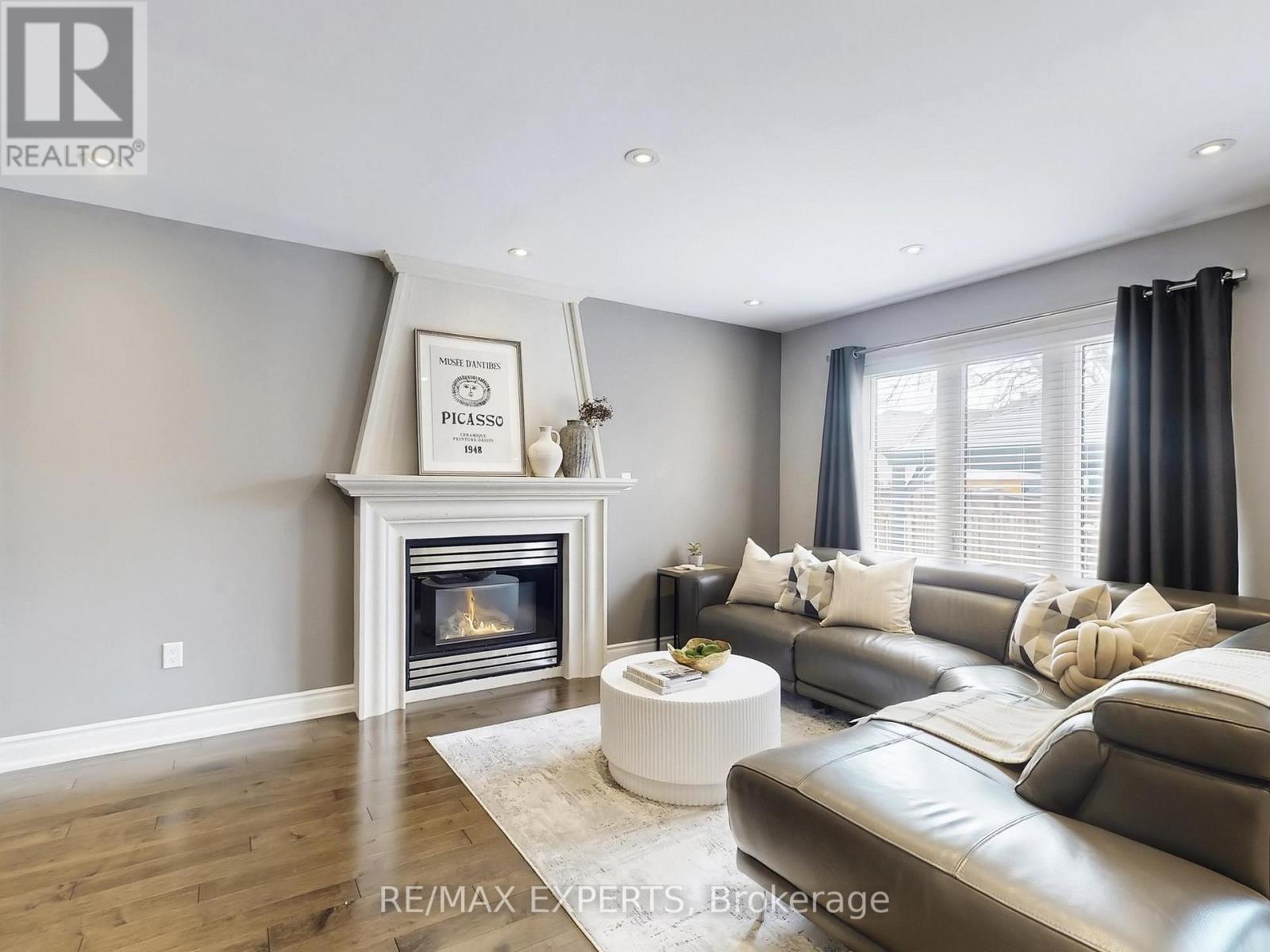 151 Veneto Drive, Vaughan, Ontario  L4L 8X6 - Photo 4 - N12904790