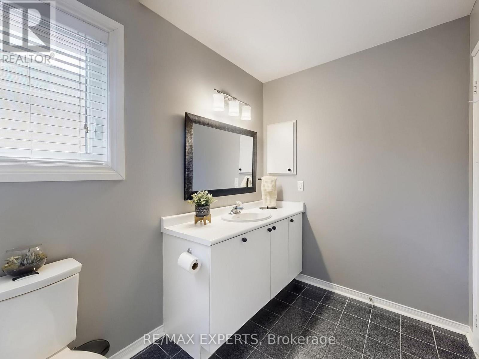 151 Veneto Drive, Vaughan, Ontario  L4L 8X6 - Photo 41 - N12904790