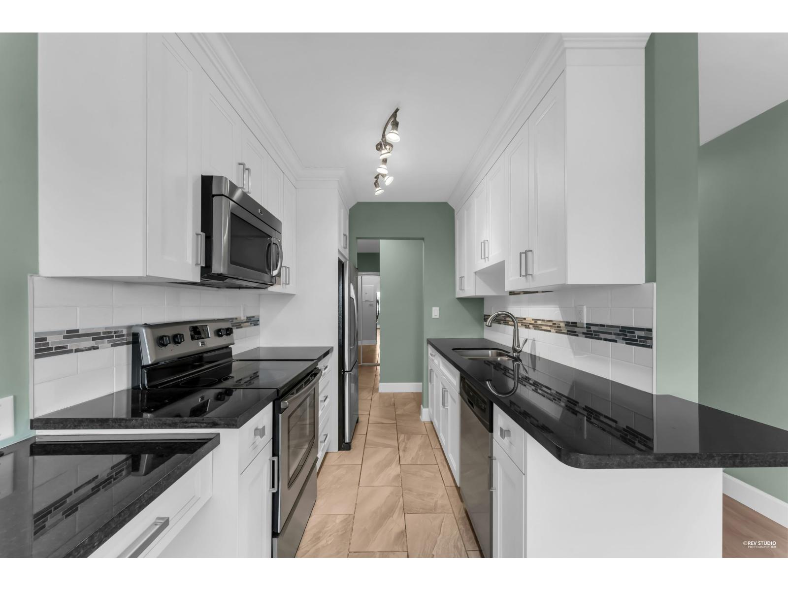 322 17707 57a Avenue, Surrey, British Columbia  V3S 1J2 - Photo 2 - R3101388