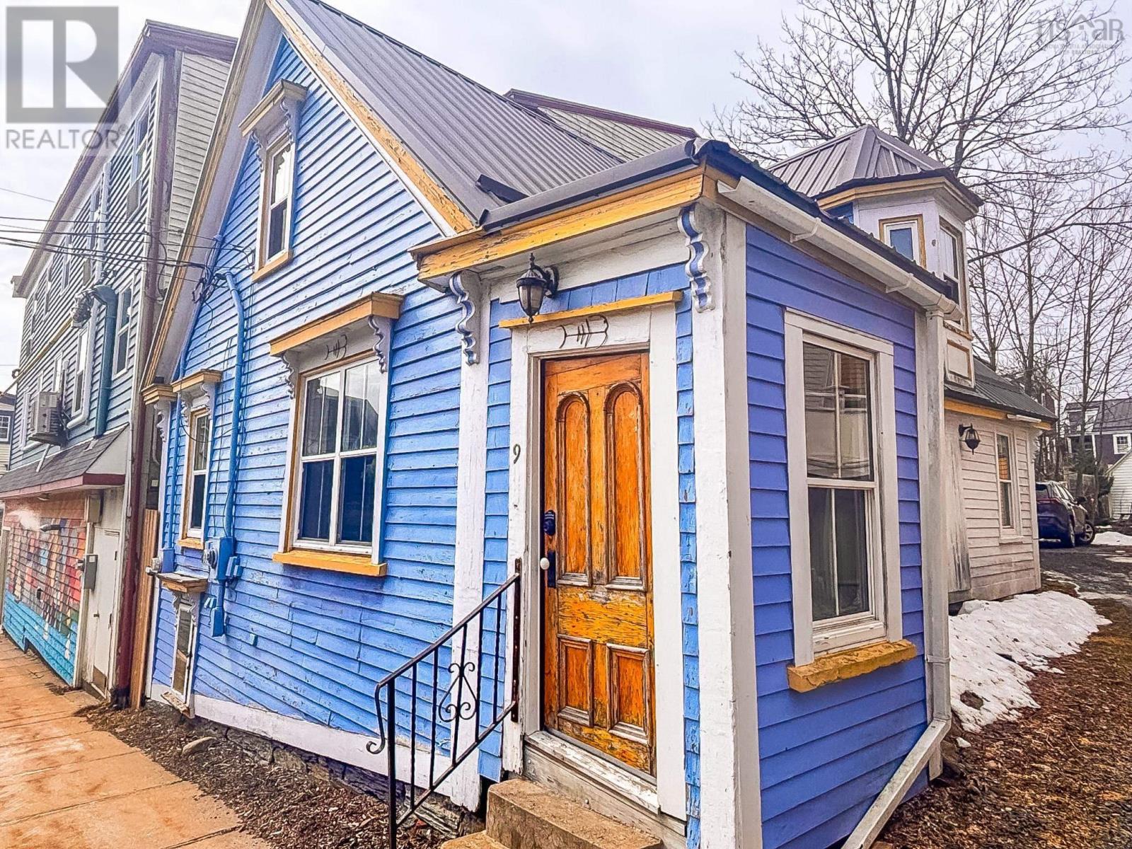 9 Prince Street, Lunenburg, Nova Scotia  B0J 2C0 - Photo 2 - 202604993