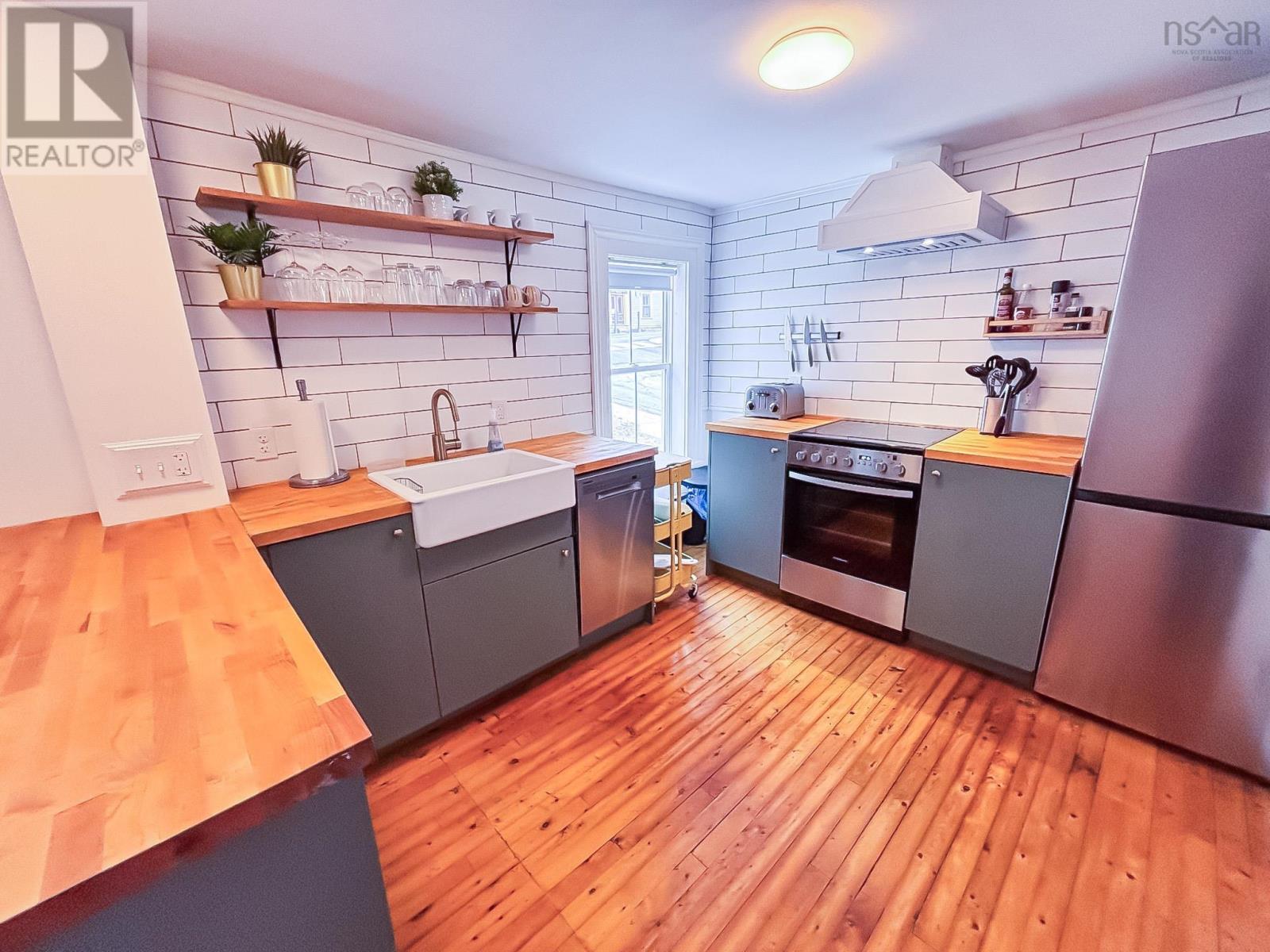 9 Prince Street, Lunenburg, Nova Scotia  B0J 2C0 - Photo 7 - 202604993