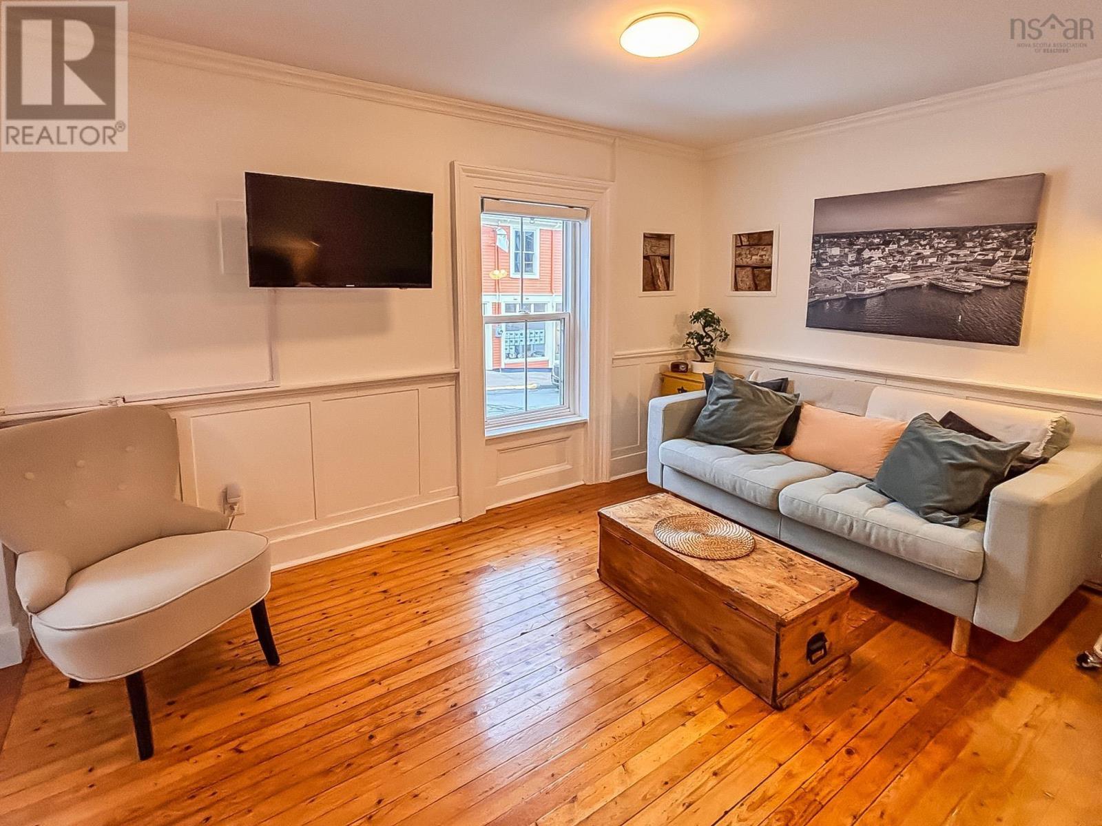 9 Prince Street, Lunenburg, Nova Scotia  B0J 2C0 - Photo 8 - 202605013