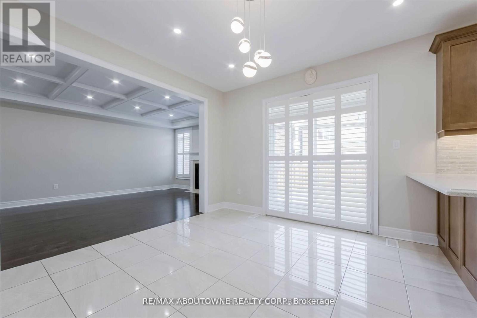 206 Jessie Caverhill Passage, Oakville, Ontario  L6M 0Z6 - Photo 10 - W12904780