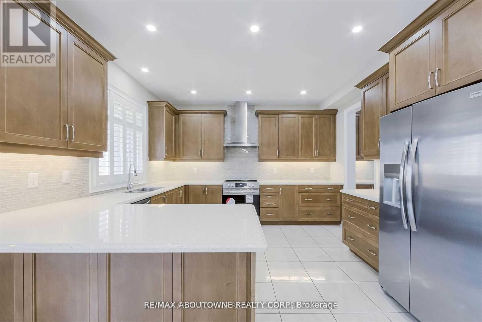 206 Jessie Caverhill Passage, Oakville, Ontario  L6M 0Z6 - Photo 8 - W12904780