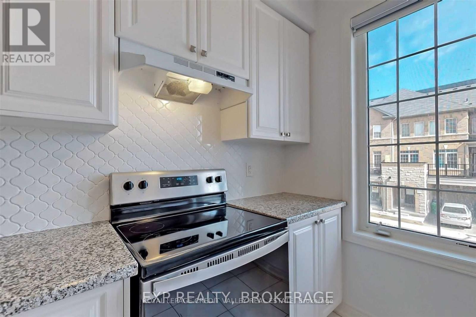 4 Haymarket Drive, Brampton, Ontario  L4A 5C3 - Photo 9 - W12904810