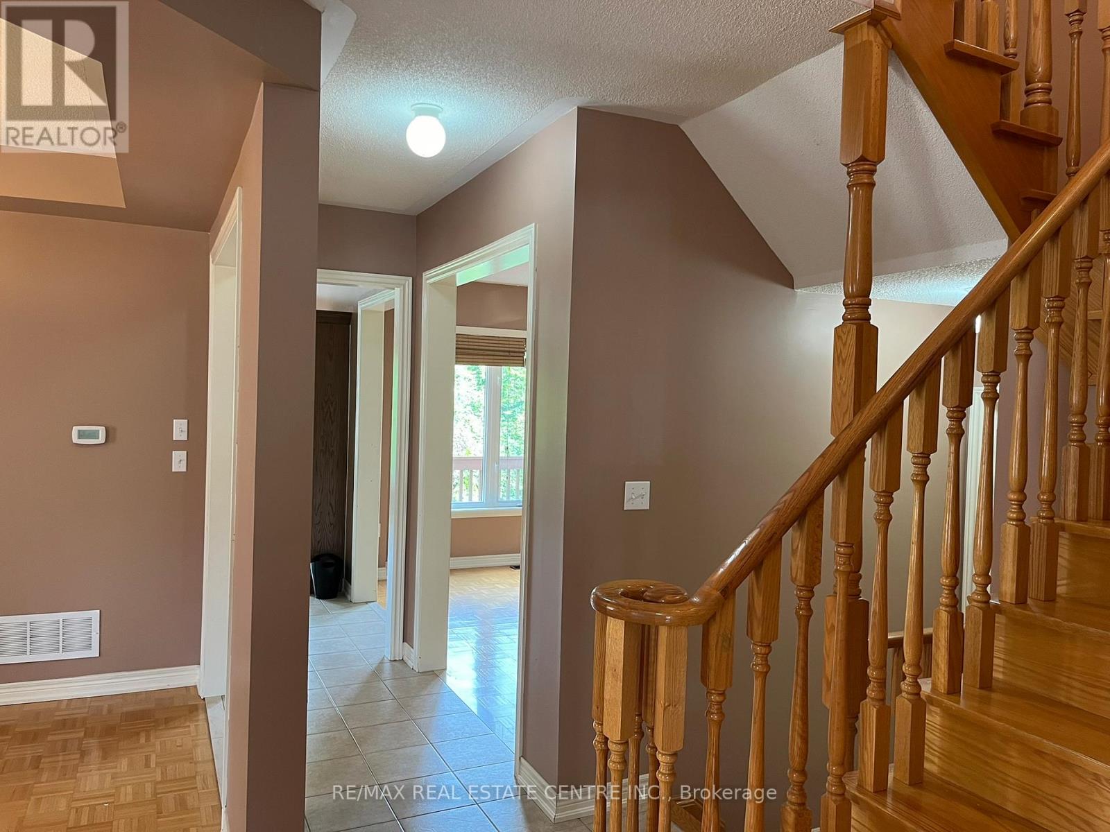 51 River Heights Drive, Brampton, Ontario  L6P 2N5 - Photo 10 - W12904814