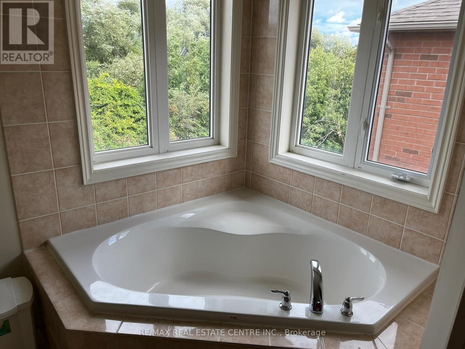 51 River Heights Drive, Brampton, Ontario  L6P 2N5 - Photo 25 - W12904814