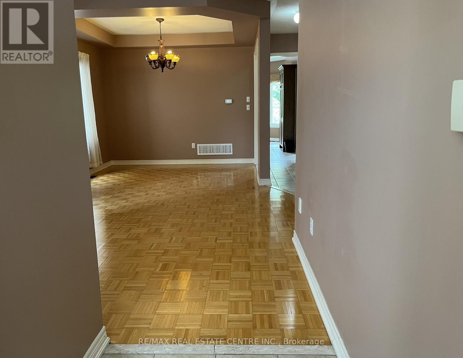 51 River Heights Drive, Brampton, Ontario  L6P 2N5 - Photo 5 - W12904814