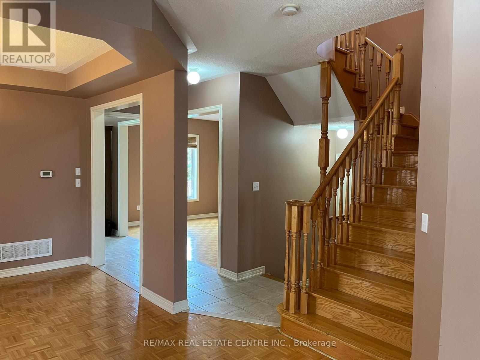 51 River Heights Drive, Brampton, Ontario  L6P 2N5 - Photo 7 - W12904814