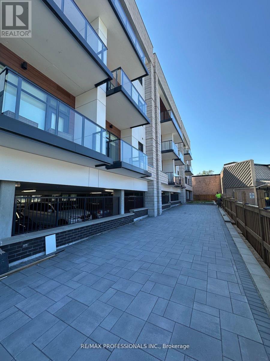 410 - 123 Maurice Drive, Oakville, Ontario  L6K 2W6 - Photo 30 - W12904822