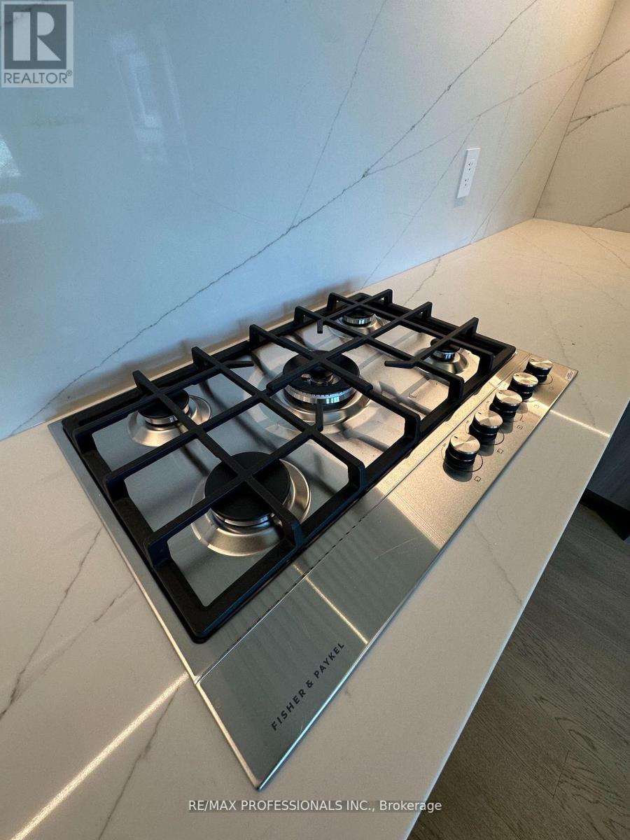 410 - 123 Maurice Drive, Oakville, Ontario  L6K 2W6 - Photo 4 - W12904822