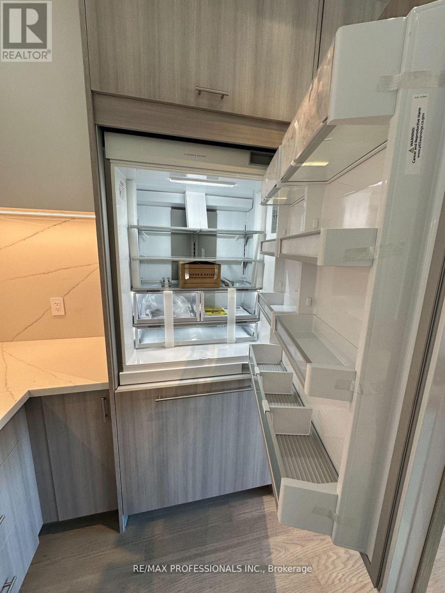 410 - 123 Maurice Drive, Oakville, Ontario  L6K 2W6 - Photo 6 - W12904822