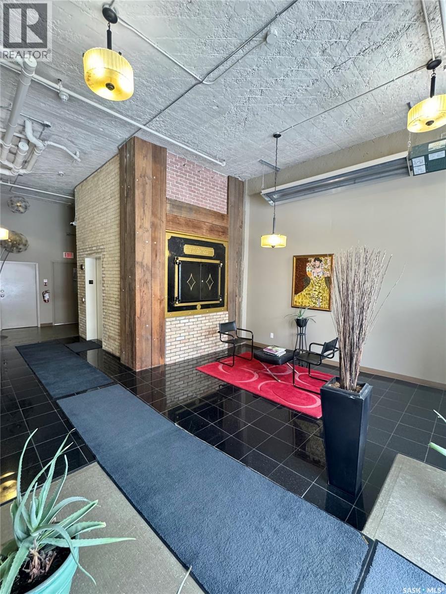 301 12 23rd Street E, Saskatoon, Saskatchewan  S7K 0H5 - Photo 2 - SK030961