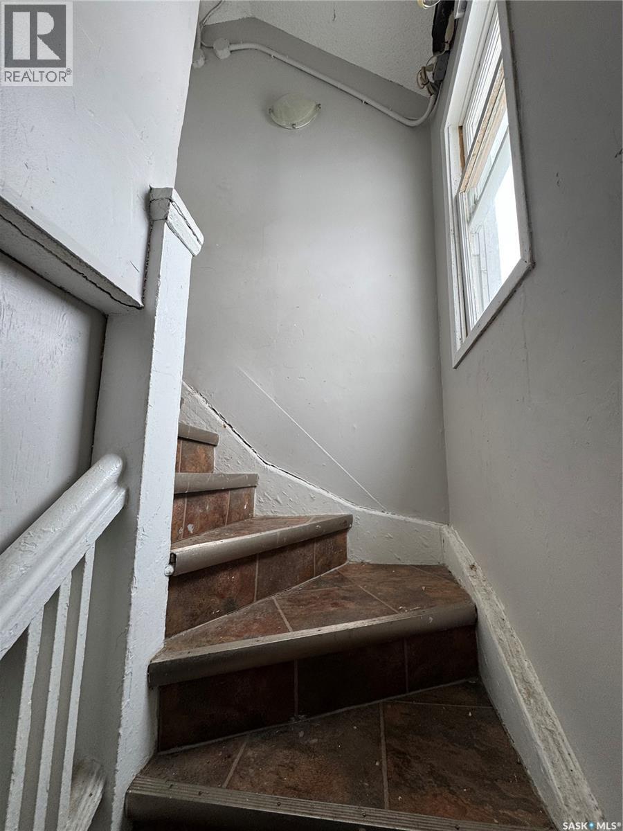 948 Garnet Street, Regina, Saskatchewan  S4T 2X5 - Photo 10 - SK030946